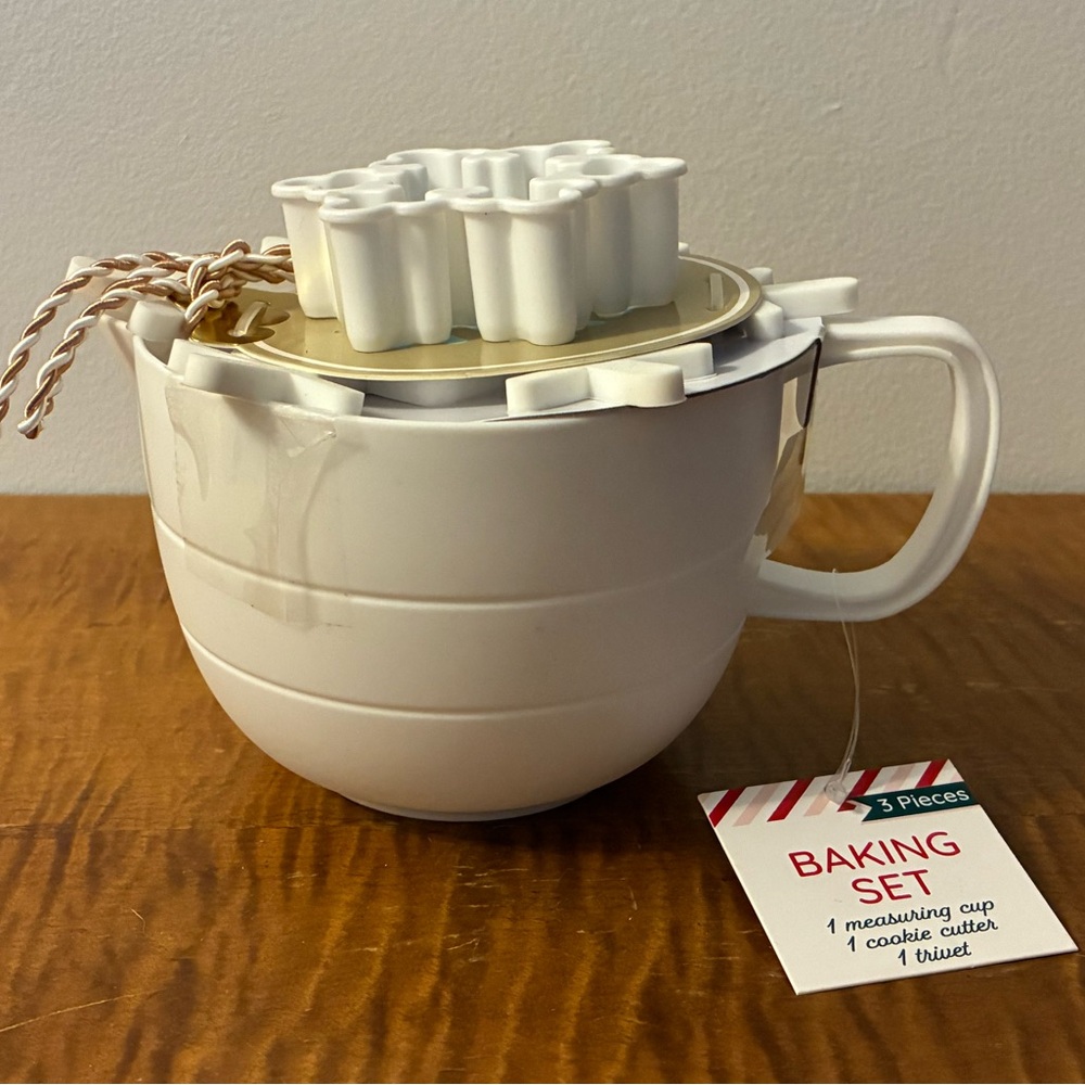 Snowflake Baking Set - Picture 3 of 3